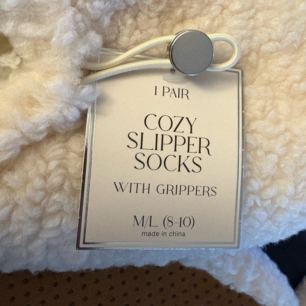 NWT-8-10 Cozy Cream Fleece Slippers
Comfortable fuzzy toggle Tie 
Loungewear